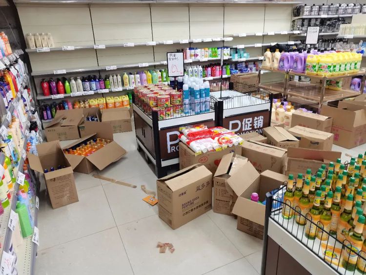 南部地区查处一起销售假冒日化用品及不合格健身器材案件